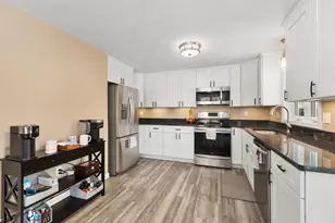 6 Mills Farm Cir, Derry, NH 03038 - Photo 5