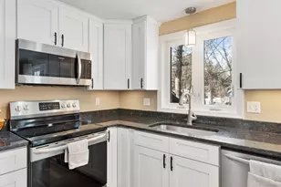 6 Mills Farm Cir, Derry, NH 03038 - Photo 3