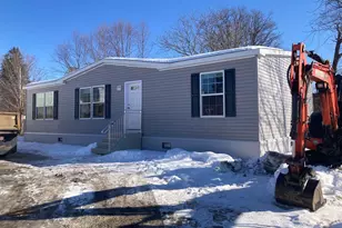 40 School St, Canaan, NH 03741 - Photo 1