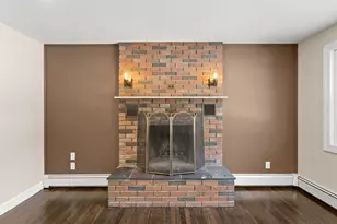 19 Auburn Rd, Londonderry, NH 03053 - Photo 5