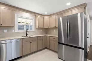 19 Auburn Rd, Londonderry, NH 03053 - Photo 13