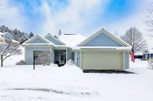 27 Fountain Way, Lebanon, NH 03784 - Photo 1