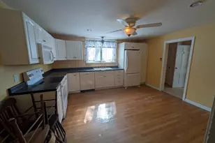 56 Sprague St, Manchester, NH 03103 - Photo 9