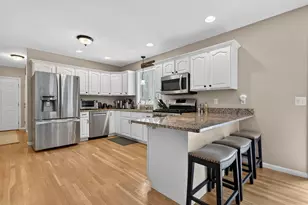 38 Buckingham Dr, Londonderry, NH 03053 - Photo 9