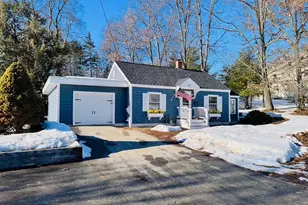 34 School St, Hudson, NH 03051 - Photo 1