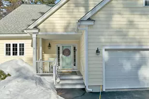 11 Vineyard Dr, Stratham, NH 03885 - Photo 5