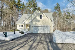 11 Vineyard Dr, Stratham, NH 03885 - Photo 1