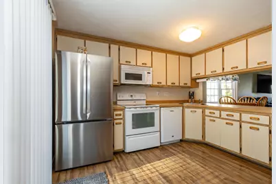 521 Fox Hollow Drive, Hudson, NH 03051 - Photo 5