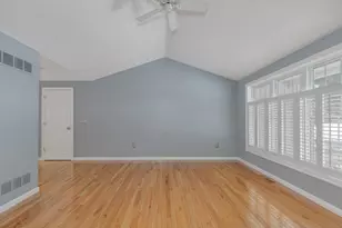 9 Westchester Ct, Hudson, NH 03051 - Photo 3