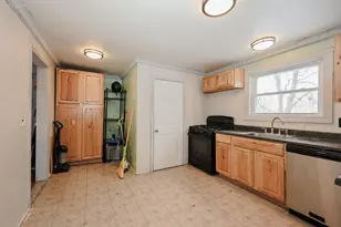 32 Norton St, Nashua, NH 03064 - Photo 5