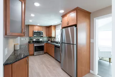 8 Ridgeview Avenue, Salem, NH 03079 - Photo 3