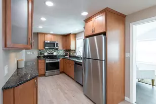 8 Ridgeview Ave, Salem, NH 03079 - Photo 3