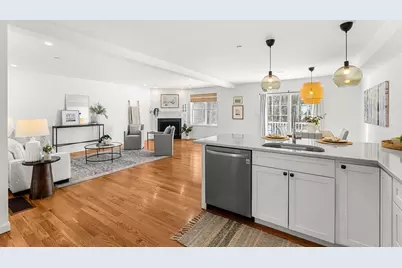 211 Woodview Way, Manchester, NH 03102 - Photo 7