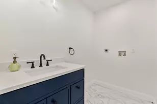 26 Moffat St, Portsmouth, NH 03801 - Photo 23