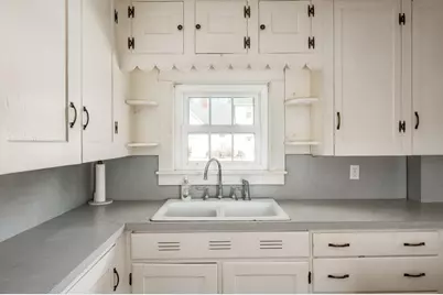 36 Highland Avenue, Derry, NH 03038 - Photo 9