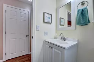 137 Winterwood Dr, Londonderry, NH 03053 - Photo 9