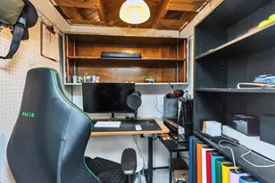 385 Hill St, Manchester, NH 03102 - Photo 31