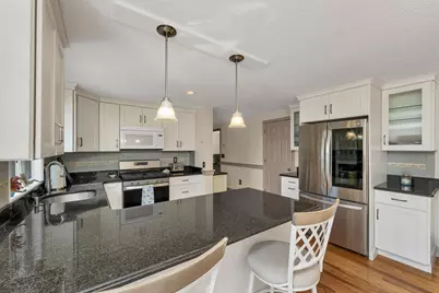 331 Fox Run Road, Hudson, NH 03051 - Photo 9