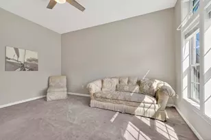 34 Lincoln Dr, Londonderry, NH 03053 - Photo 5