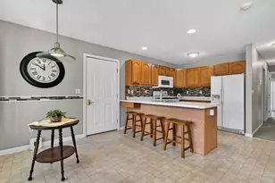 34 Lincoln Dr, Londonderry, NH 03053 - Photo 13