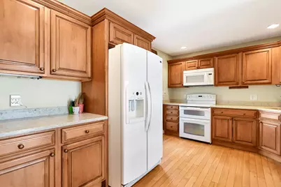 10 Town Village Drive, Salem, NH 03079 - Photo 7