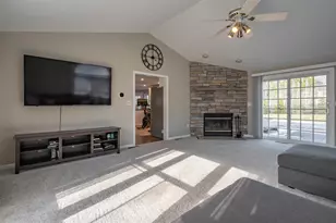 4 Chelsea Ct, Nashua, NH 03062 - Photo 9