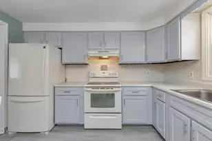 46 Stark Ln, Litchfield, NH 03052 - Photo 9