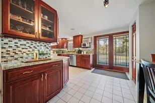 35 Olde Country Village, Londonderry, NH 03053 - Photo 7