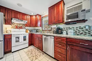 35 Olde Country Village, Londonderry, NH 03053 - Photo 3