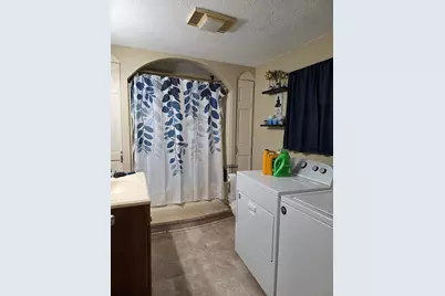 19 Erskine Avenue, Manchester, NH 03104 - Photo 9