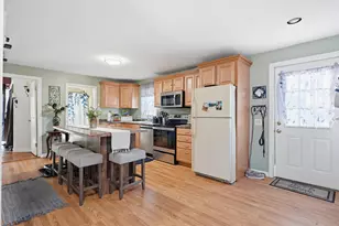 19 Erskine Ave, Manchester, NH 03104 - Photo 5