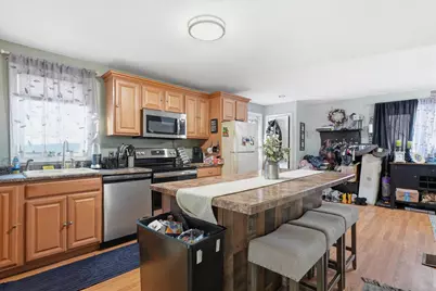 19 Erskine Avenue, Manchester, NH 03104 - Photo 7