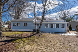 4 Leeann St, Nashua, NH 03062 - Photo 3