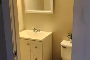 816 Elmwood Dr, Hudson, NH 03051 - Photo 5