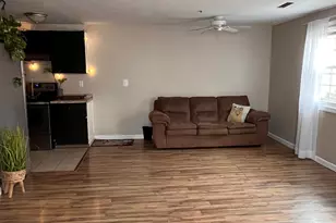 816 Elmwood Dr, Hudson, NH 03051 - Photo 3