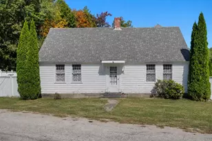 51 Pond St, Newton, NH 03858 - Photo 9