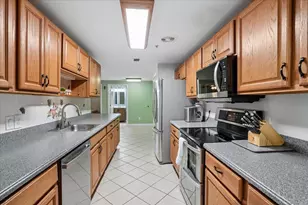 4 Crestview Cir, Londonderry, NH 03053 - Photo 5