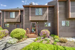 10 Thornhill Rd, Stratham, NH 03885 - Photo 1