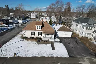 38 Garden St, Manchester, NH 03103 - Photo 9