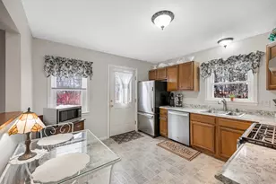 11 Linden St, Hudson, NH 03051 - Photo 3