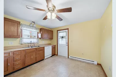 48 Dracut Road, Hudson, NH 03051 - Photo 15