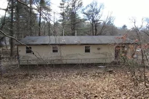 11 Bartlett Rd, Derry, NH 03038 - Photo 3