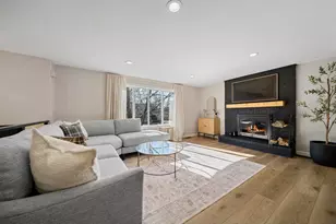 27 Hyacinth Dr, Nashua, NH 03062 - Photo 1