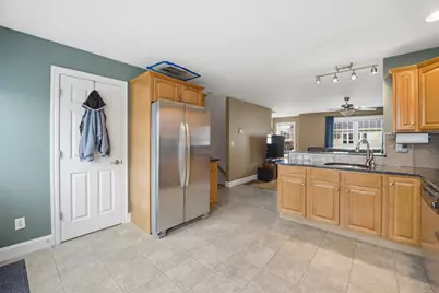 23 Krakow Avenue, Manchester, NH 03103 - Photo 15