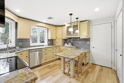 40 Walden Pond Drive, Nashua, NH 03064 - Photo 9