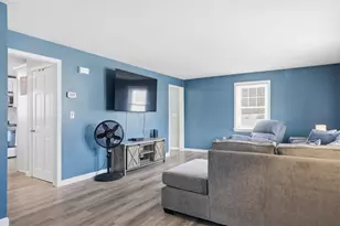 11 Phillip Rd, Derry, NH 03038 - Photo 9