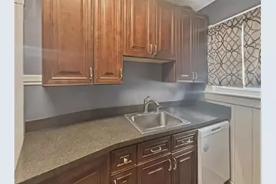 646 Maple Street, Manchester, NH 03104 - Photo 5