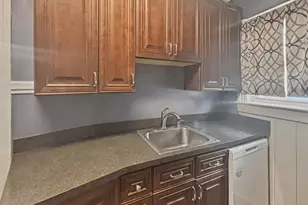 646 Maple St, Manchester, NH 03104 - Photo 5