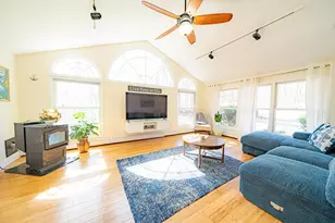 75 Hall Rd, Londonderry, NH 03053 - Photo 9