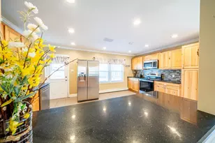 75 Hall Rd, Londonderry, NH 03053 - Photo 3